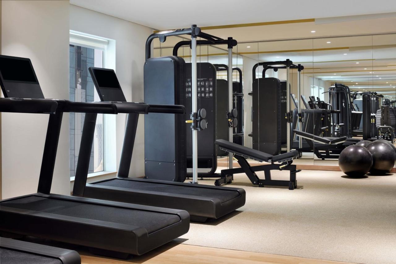 Element By Westin City Center Doha Exterior foto The gym at The Dorchester