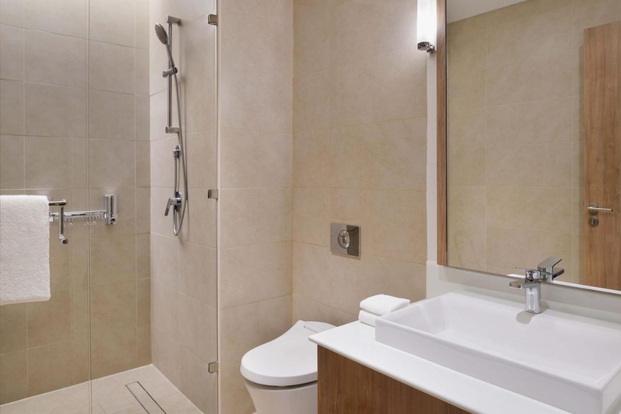 Element By Westin City Center Doha Exterior foto A bathroom in a hotel