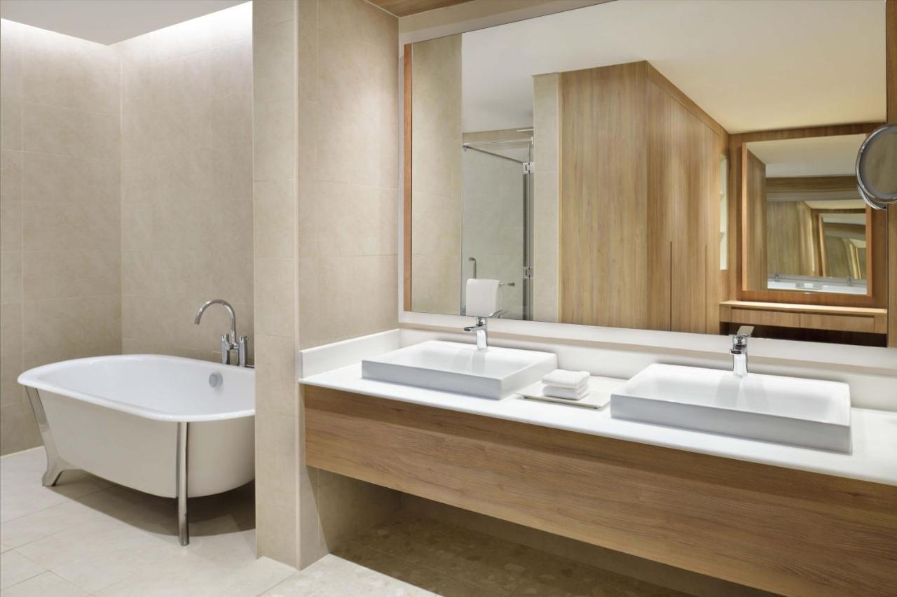 Element By Westin City Center Doha Exterior foto Bathroom